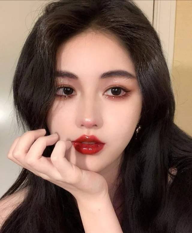 眼睫毛过年聚会，试试“渣女风”妆容，不说多惊艳，但是真的“渣”