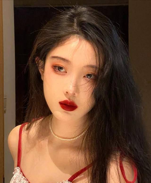眼睫毛过年聚会，试试“渣女风”妆容，不说多惊艳，但是真的“渣”