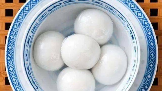 除夕什么时候吃汤圆 28b8be693c1e4353a7f28b2c098bc22a.jpeg