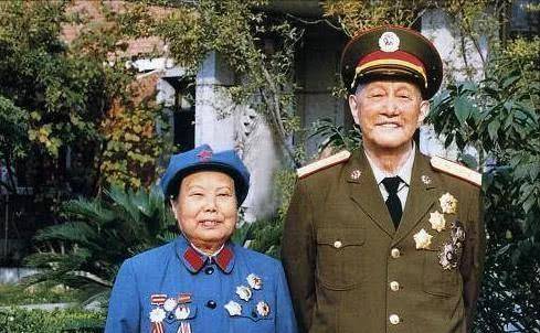 至今仍健在的开国上将夫人，已102岁高龄，儿子一将军一省长