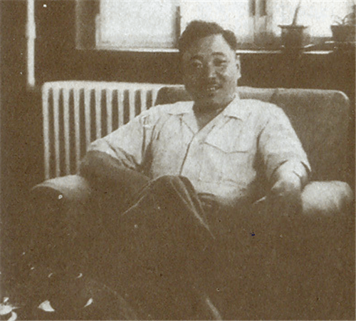 他是《伪装者》靳东原型：唯一的五重间谍，相貌普通，活到1987年