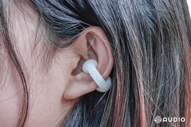 索尼ambie推出新形态产品 夹在耳朵上的气传导耳机 充电 一览 设计
