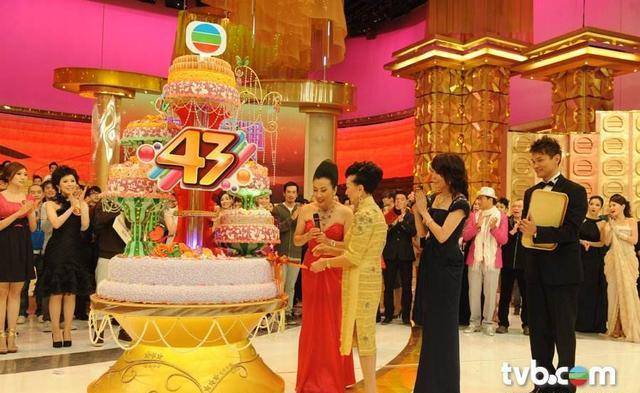 TVB創始人太太94歲生日三代同堂慶祝 曾主持臺慶切蛋糕儀式 娛樂 第5張