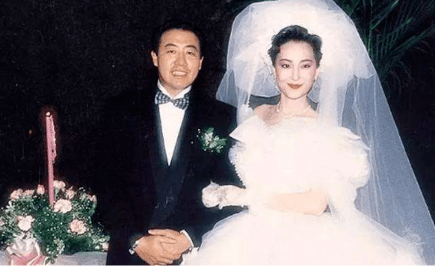 下巴脸部僵硬，下巴歪斜，这8位老年“整容脸”明星，笑比哭还难看