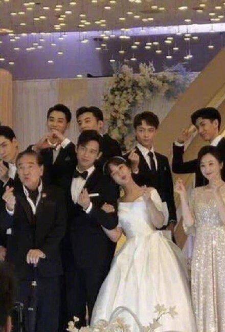 亲爱的|《你的时代我的时代》婚礼花絮杨紫婚纱亮相，神发言说KK像KTV