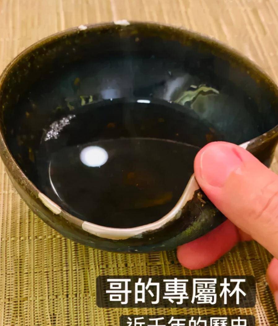 杰伊·|周杰伦秀奢侈生活！喝47年的红酒，用千年古董酒杯装，奢豪到极致