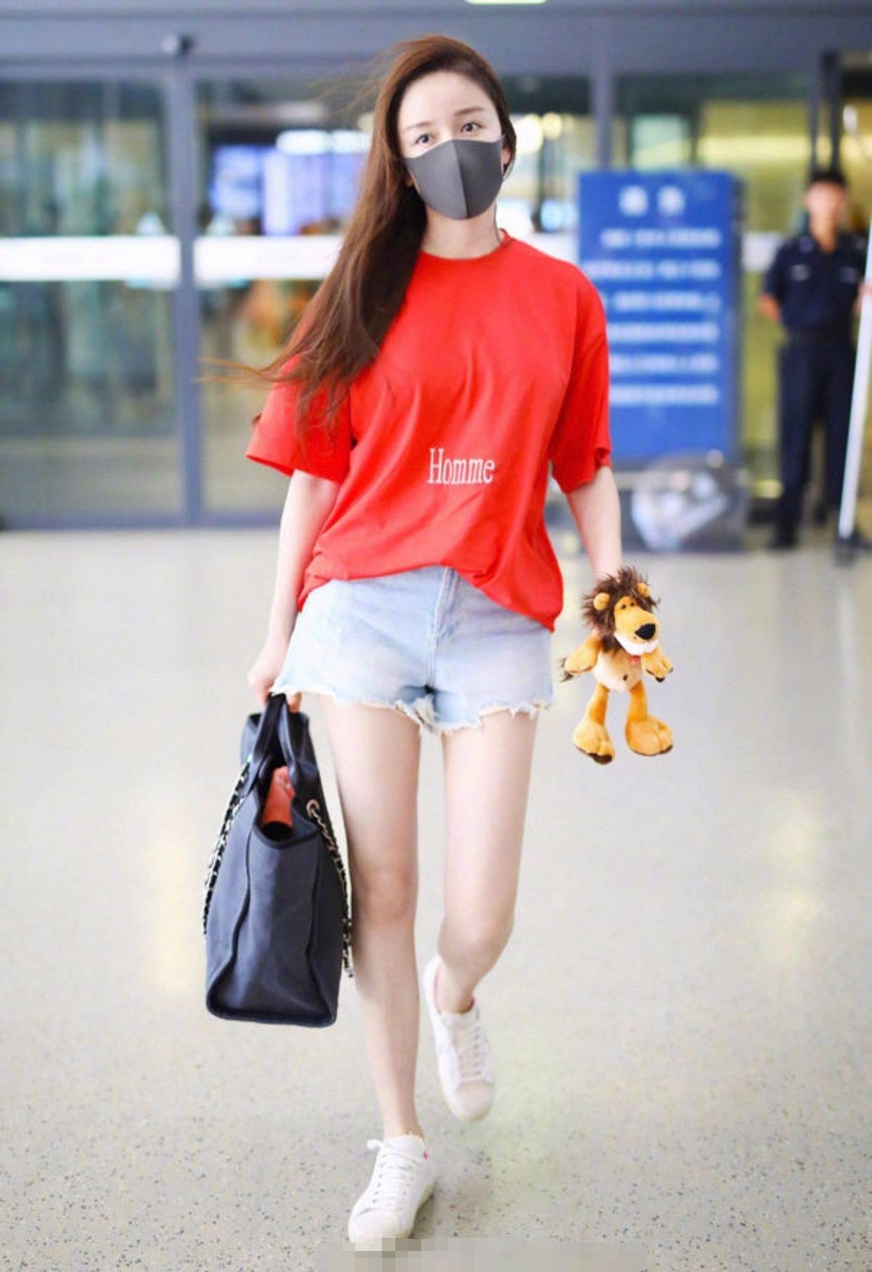 原创娄艺潇西装解锁新穿法袖子划两刀就是要秀胳膊