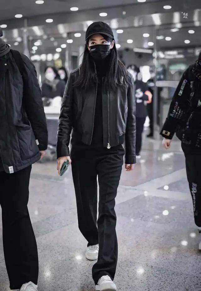 张小斐 张小斐生日咖位飞升，时尚品味改头换面，穿万元大衣千元鞋子出街