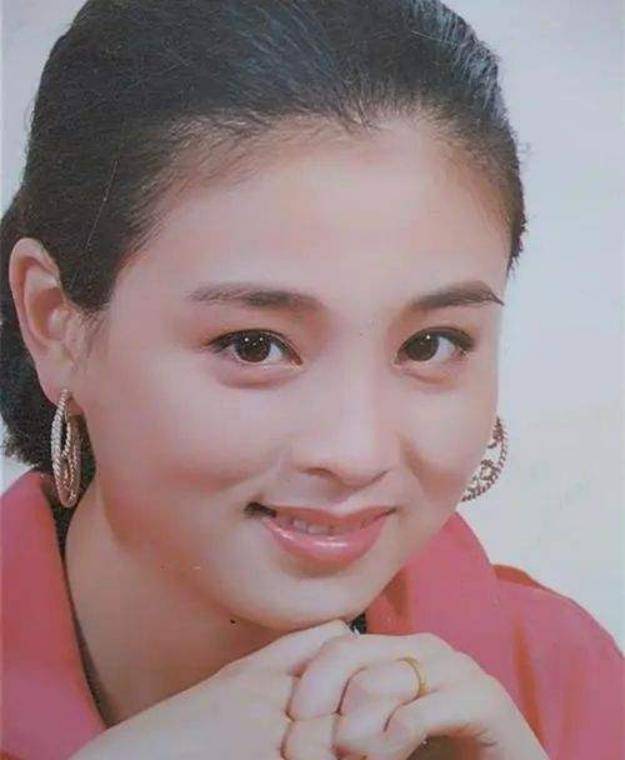 演員趙明明剛出產房被離婚單親媽媽23年風光背後有眼淚