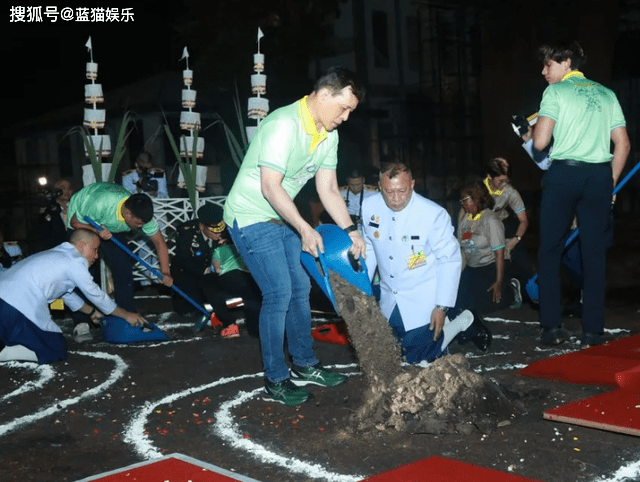 泰王一家四口齊聚一堂，詩妮娜亮相公益活動，蘇提達缺席有愛畫面 娛樂 第4張