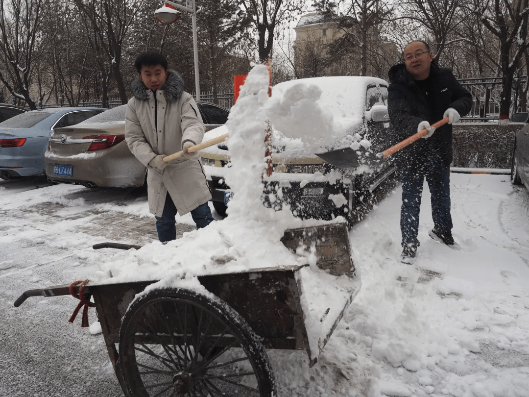 年味|扫雪除冰干起来！