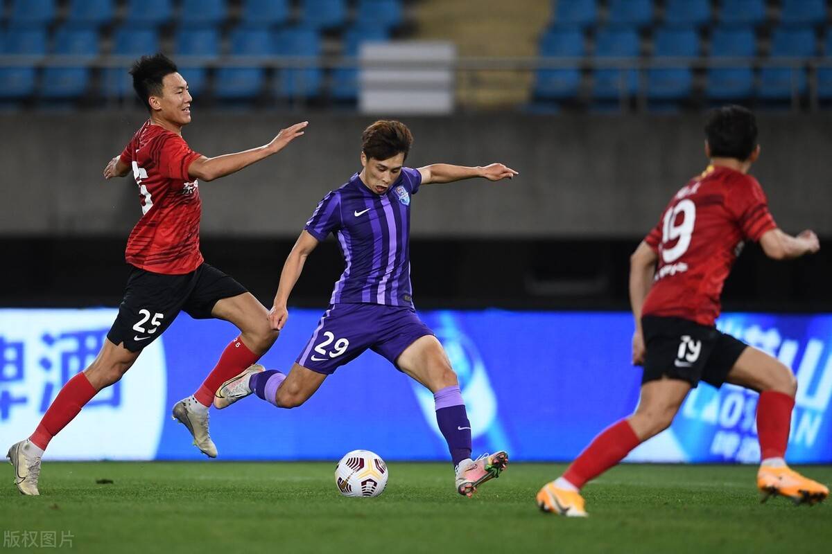 中超转会:瓦列霍拒绝武汉三镇,成都蓉城引进金敃友,天津队成香饽饽_球