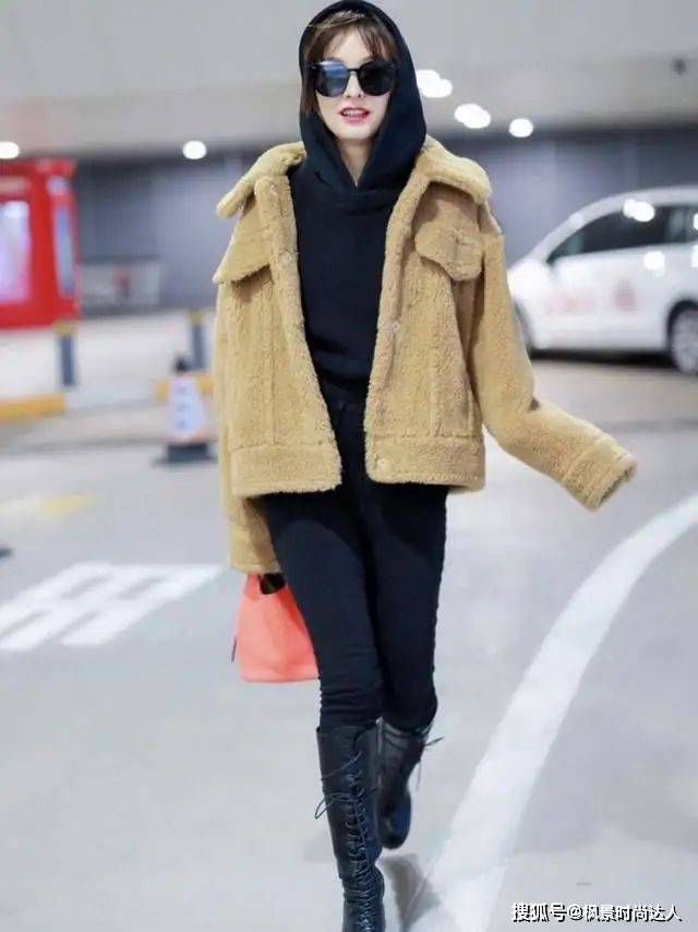 黑色 今年过年“珍珠奶茶色”火了,显白减龄有气质,穿出优雅女人味