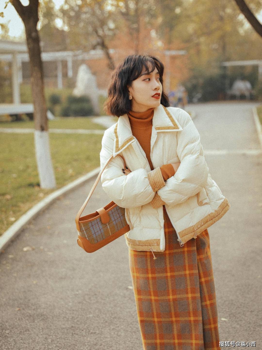 整体 深冬外套买精不买多,一件羽绒服足够!怎么穿都优雅年轻、显气质