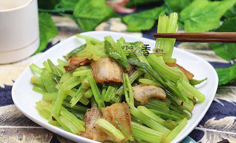 食欲|清明前后多吃这菜，加肉炒一炒，清香爽脆，常吃美白护肤抗衰老