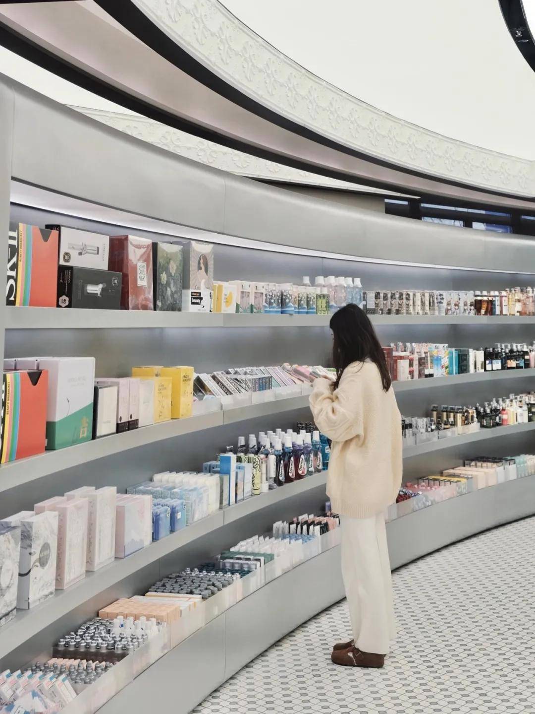 品牌魔都首店！火遍全网的「HAYDON黑洞」来啦，get氛围感大片！