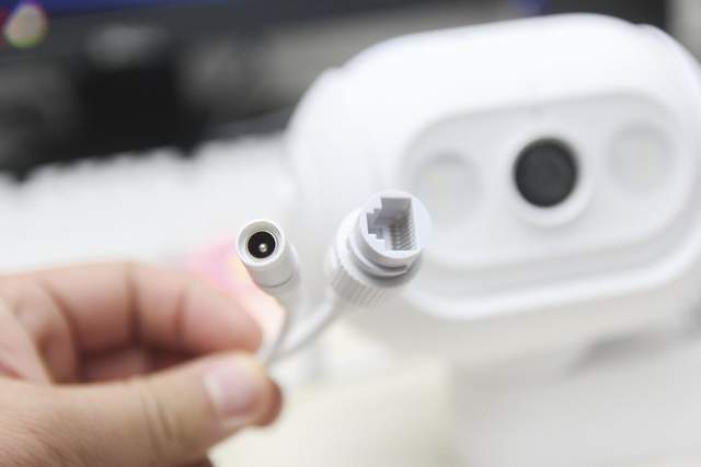 监控|双云台人形追踪，看车神器——小白室外全景摄像机云台版Q1