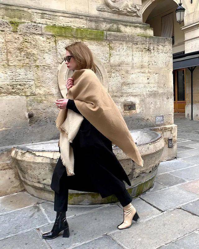 棕色 Solene Lara用穿搭表现出内敛的法式诱惑|博主推荐