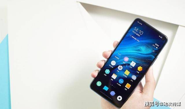 vivoiqooz1x用实力挑战华为三胞胎对比评测结果太意外