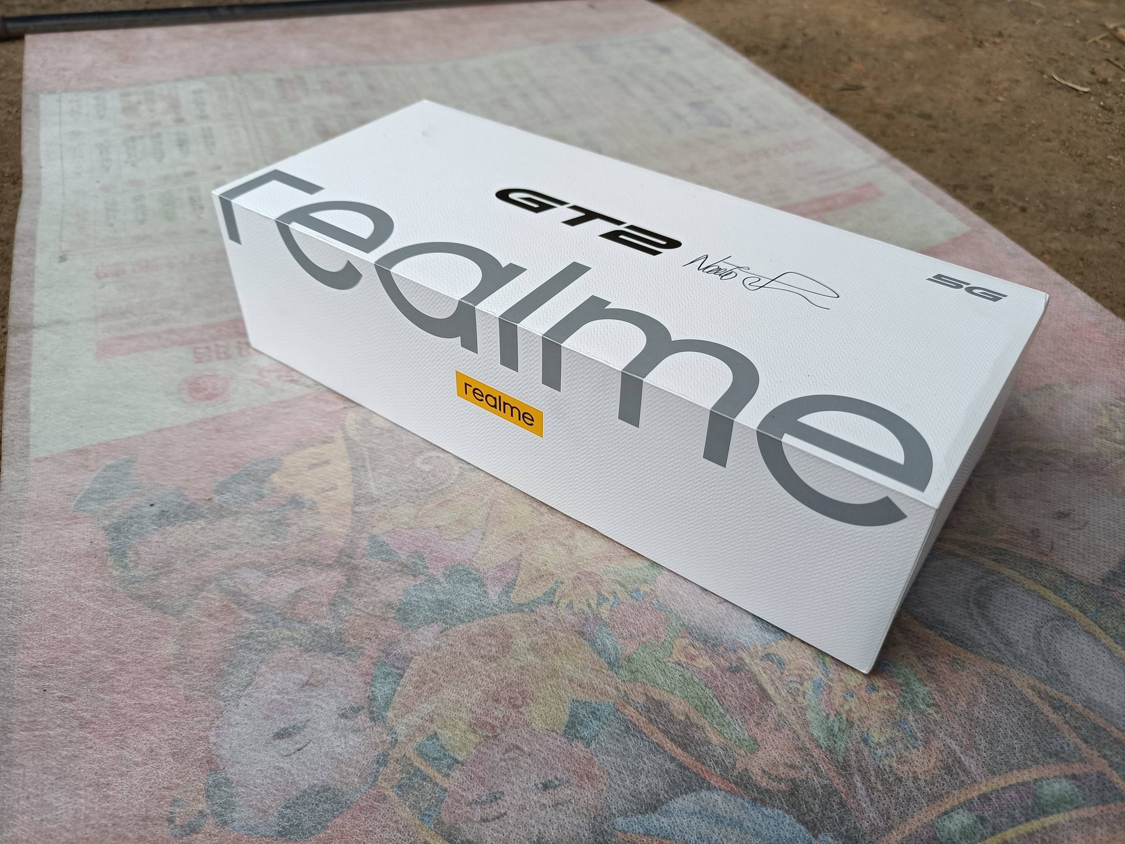 全新旗舰,科技新生,realmegt2开箱_手机_设计的_包装盒