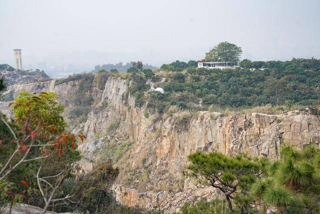 交通:建議自駕(導航到東莞厚街鎮大嶺山森林公園,進景區正門後左轉200