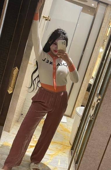 眼睛走火入魔！16岁女网红三年整容百次，眼睛占脸一半靠抽脂减重