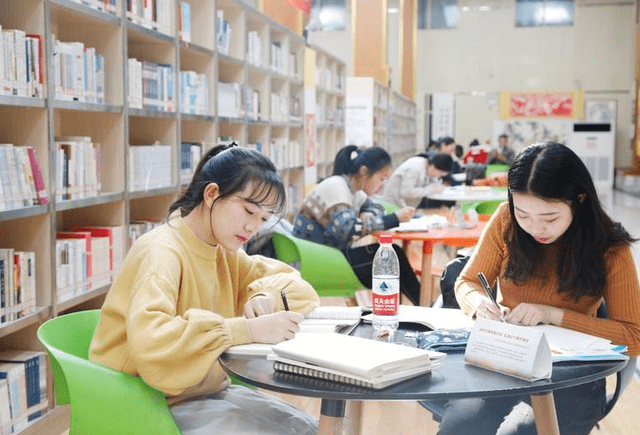 如何在大学提升专业技能 0df99d7bd7e341519f17b859f118068e.png