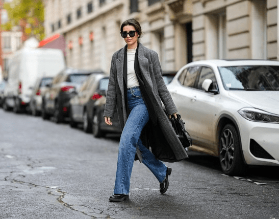 流苏 穿大衣别配靴子了，今年流行搭配“乐福鞋”，复古有范看着就时髦