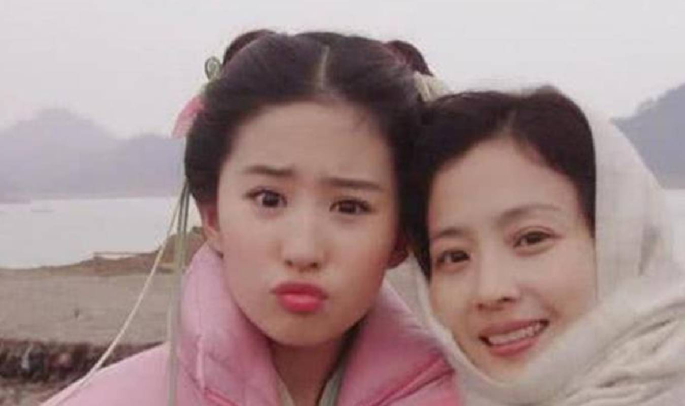 网友“一家三口我最丑”,网友晒父母年轻时照片,已达颜值天花板