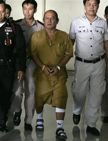 (被捕的查洛中将)第二次血案,让蓝钻的线索全断了.