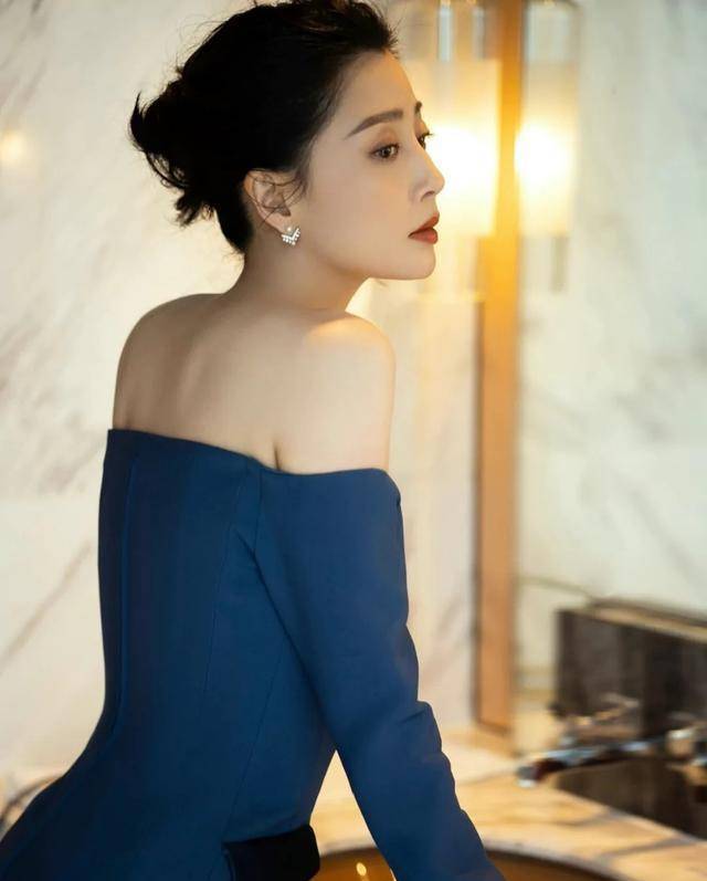 原创最美最忆军旅之花殷桃大家喜欢她吗