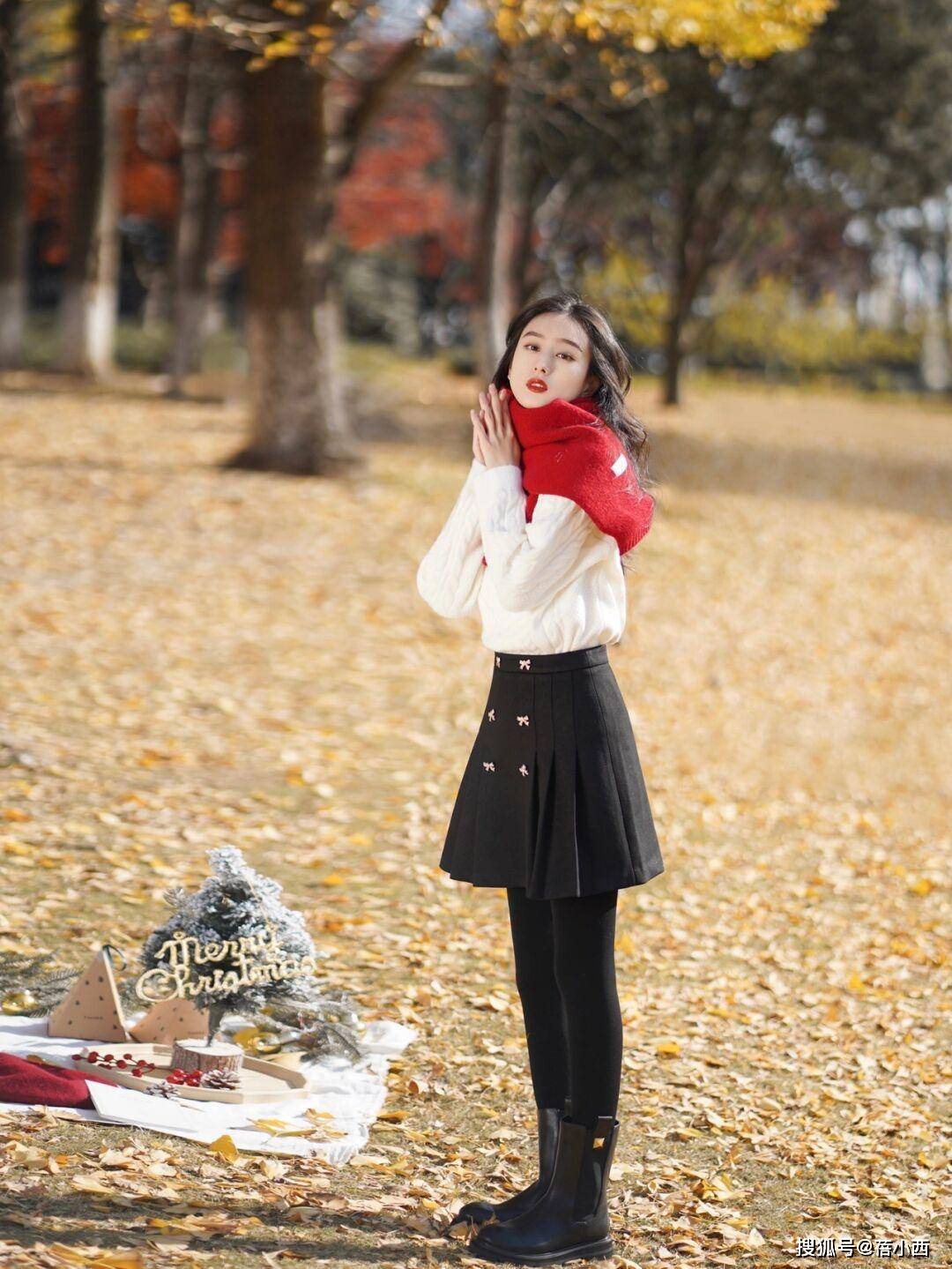 颜色 毛衣不知道选什么颜色?推荐你选择白色,搭配裤子半身裙都很高级