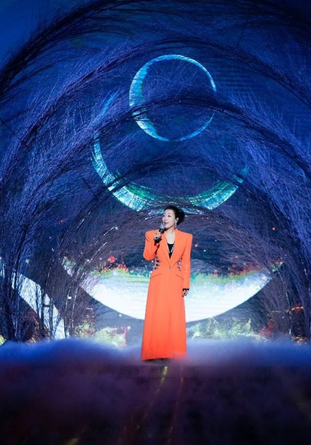 身材 天后孙悦高调回归！50岁穿女团风不翻车，时隔7年首次公开亮相