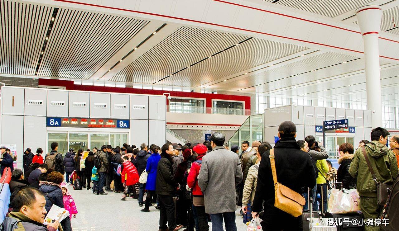 貴陽北站由站房,站臺雨棚,高架車道,地下空間,站前廣場等組成,主站房