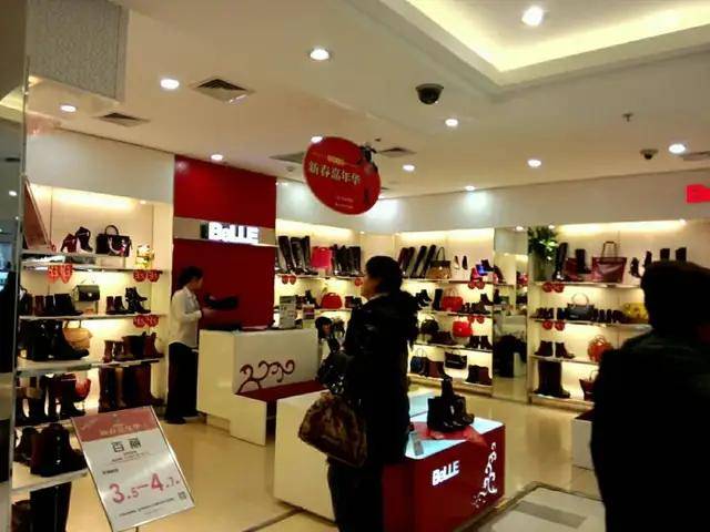 星期六 昔日鞋王,“卖身”当网红!关店之后,这次连工厂都保不住了