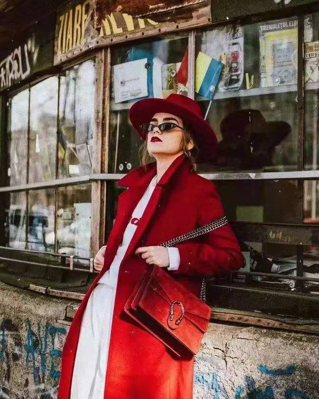 黑色 这才是新年穿搭的正确打开方式，喜庆洋气又时髦，瞬间成为焦点