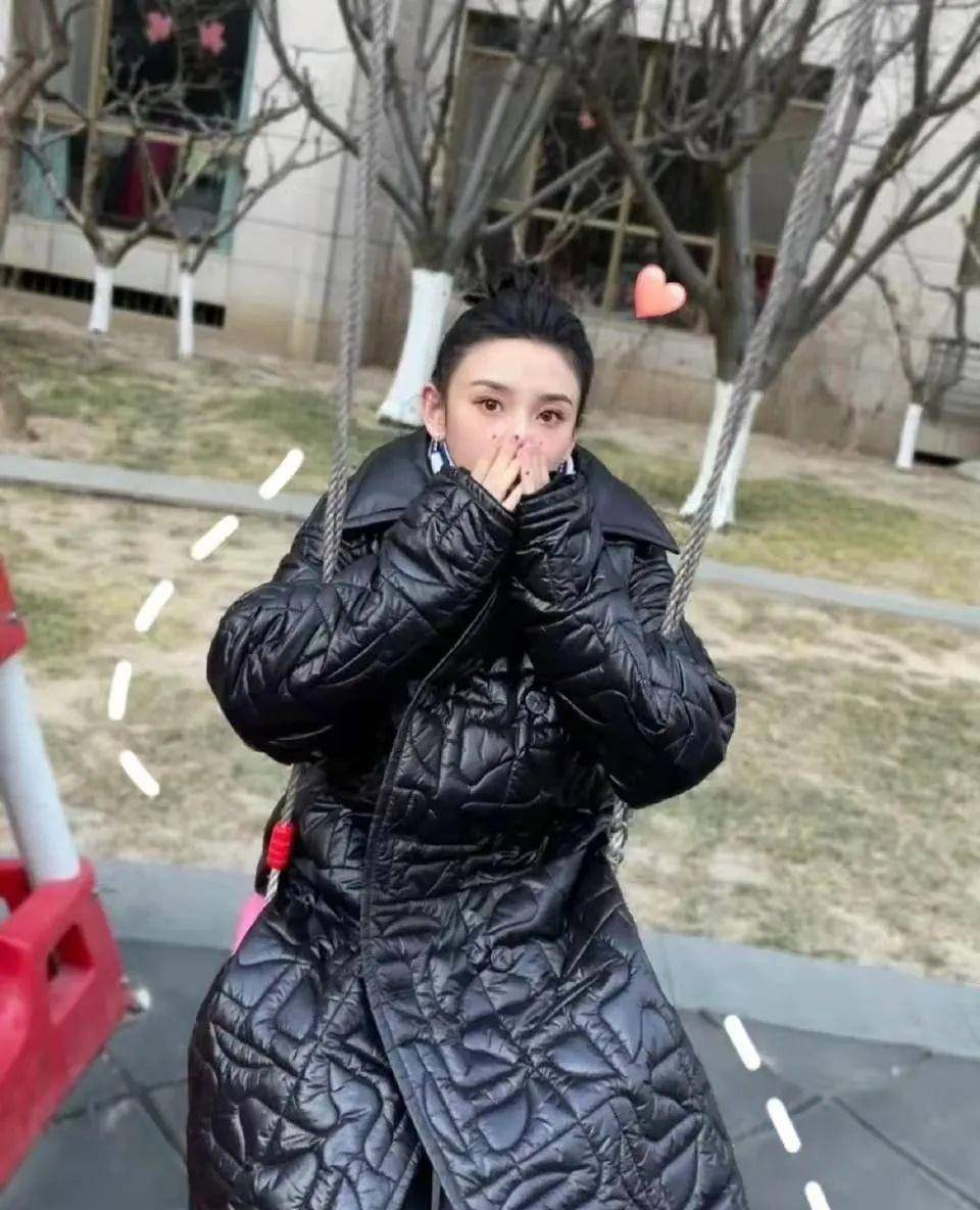 卫衣 春晚路透生图：终于扒出了女明星私服品牌，几百到几万都有