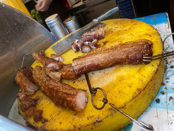 美食|受人追捧的“脆皮五花肉”,其实真正的买家,根本就不是顾客