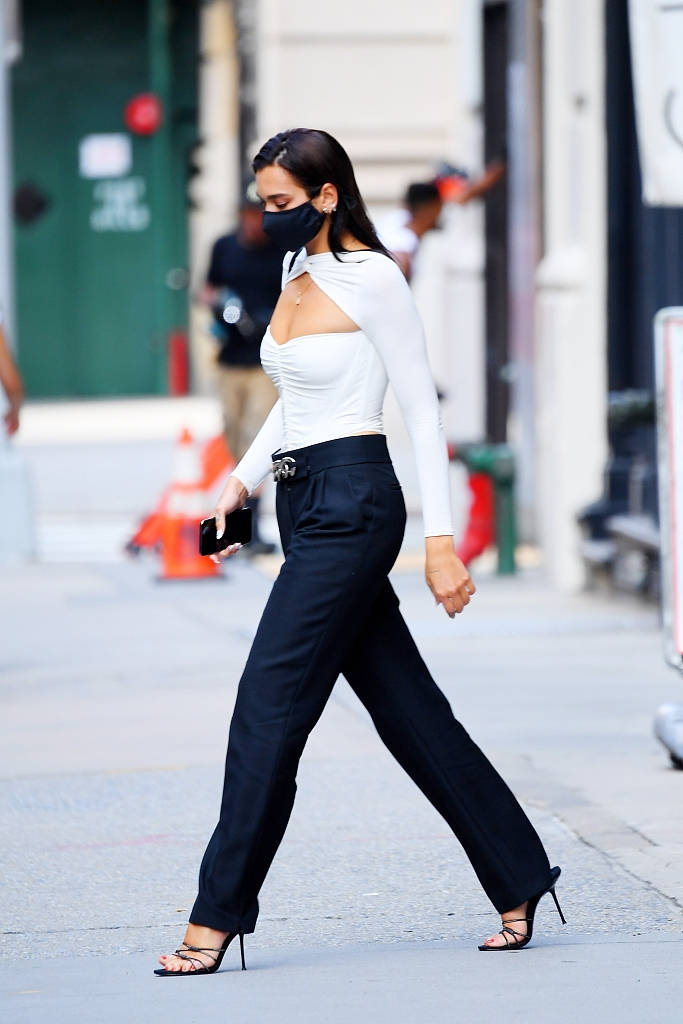 细高跟身材高挑,气场足_lipa_dua_造型