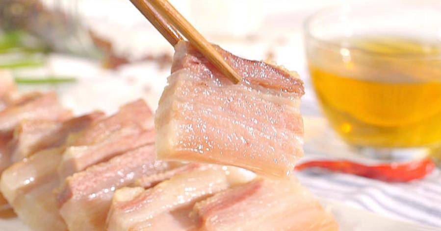 做法|猪肉是贵了点,拿来这样腌制,比腊肉更香,肥而不腻,每顿都想吃