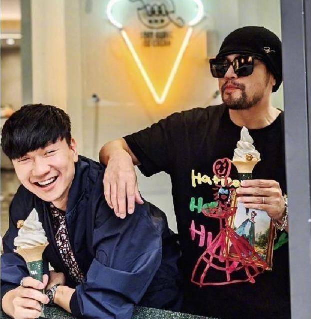 卫衣来 周杰伦发长文曝光新歌进度！他穿潮装更有魅力了，霸气不减当年