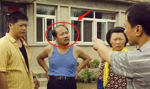 发型爸爸给儿子剃的“地中海”发型火了,迷你版谢广坤,网友:人才!