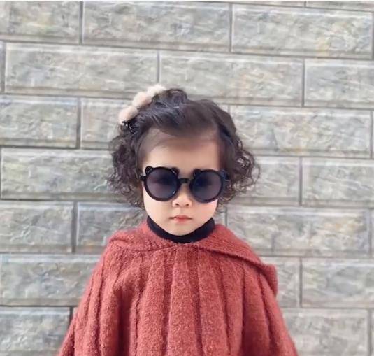 带着 广东老人带2岁外孙女花270元烫羊毛卷,效果一出让网友都羡慕了