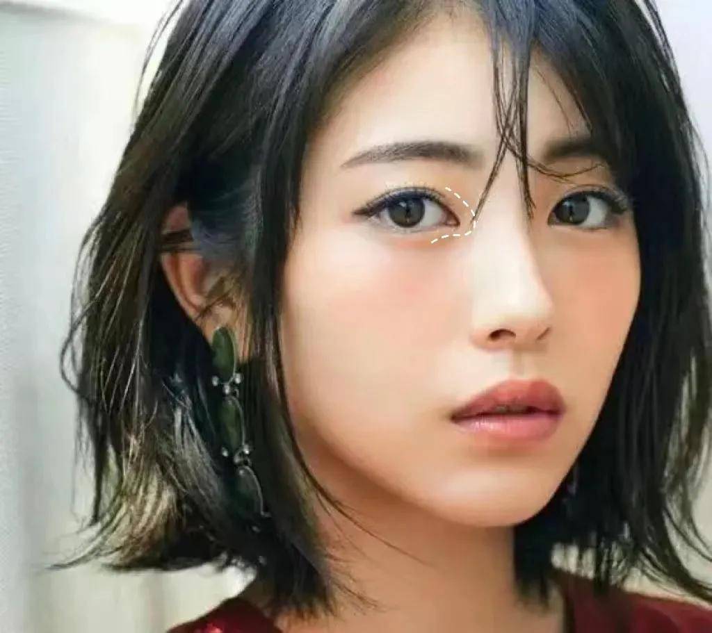 都在夸她美商高被一双含情脉脉眼打动