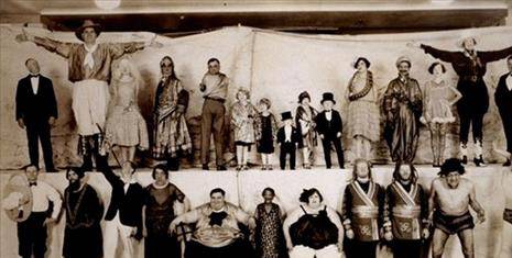 网友英国4胎妈妈变“丑女冠军”，年轻时长相如天使，网友：母爱至高