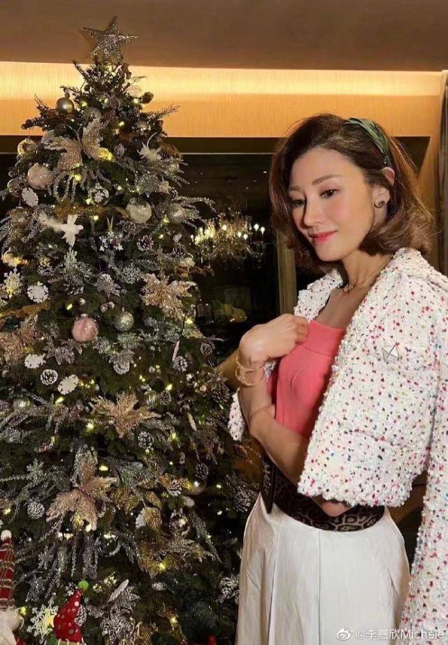 网友李嘉欣晒新年美照,容光焕发精神好,患重病后特意许愿:百毒不侵