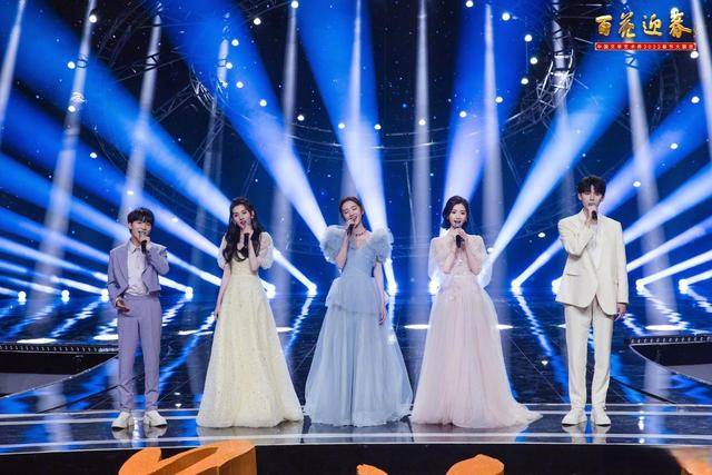 原创百花迎春晚会举行毛晓彤白裙出镜唐艺昕宋祖儿同台献艺