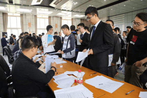BOB全站专科生迎“好消息”铁饭碗岗位公开招聘不用笔试择优录取(图6)