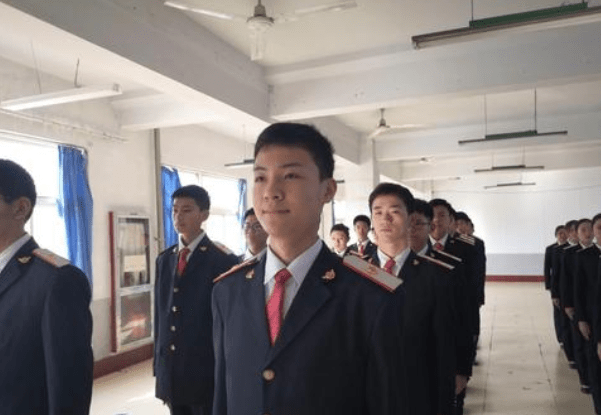 BOB全站专科生迎“好消息”铁饭碗岗位公开招聘不用笔试择优录取(图5)