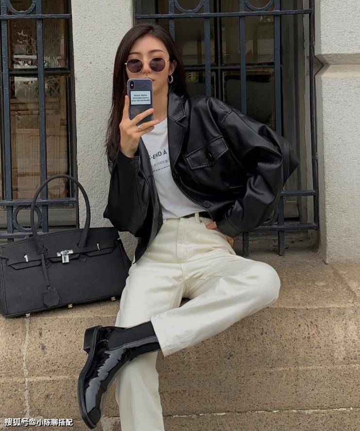 细节 白裤子+大地色系穿搭，贵气有质感，今年就流行这么穿！
